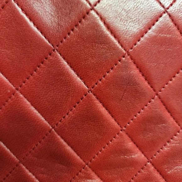 Authentic Chanel Red quilted Diana shoulder handbag - Picture 11 of 17